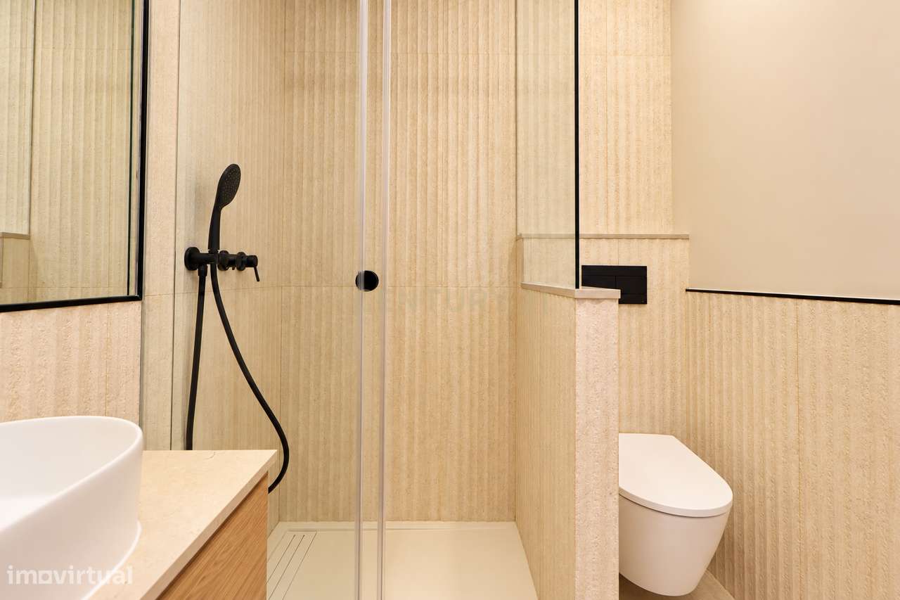 Espectacular Apartamento T3, totalmente remodelado, no centro do Monti-34
