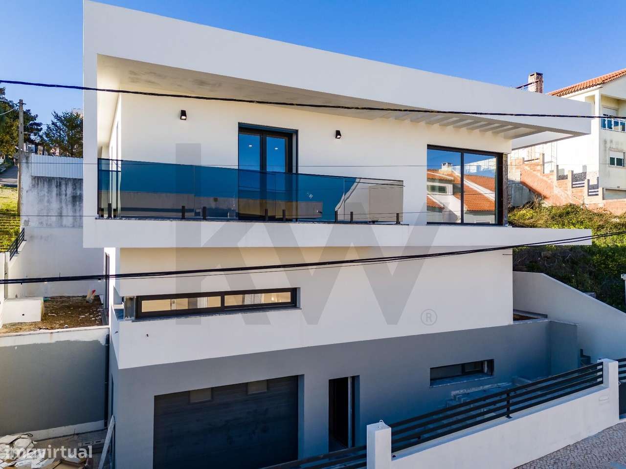 MORADIA NOVA EM ODIVELAS, T5 COM DUAS SUITES  PISCINA E GARAGEM PARA D - Grande imagem: 2/60