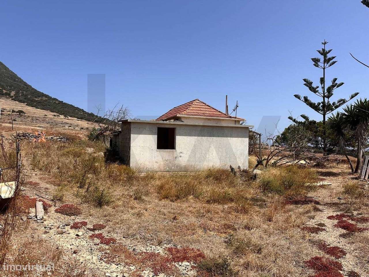 CASA EM RUÍNA COM MUITO POTENCIAL INSERIDA  NUM TERRENO 14.920m2 EM PO - Grande imagem: 5/35