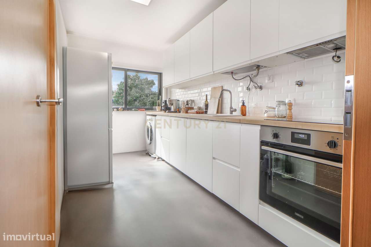 Apartamento T3 | 86 m2 + 14 m2 | Lugar de Garagem | Vista Rio Tejo | A-10