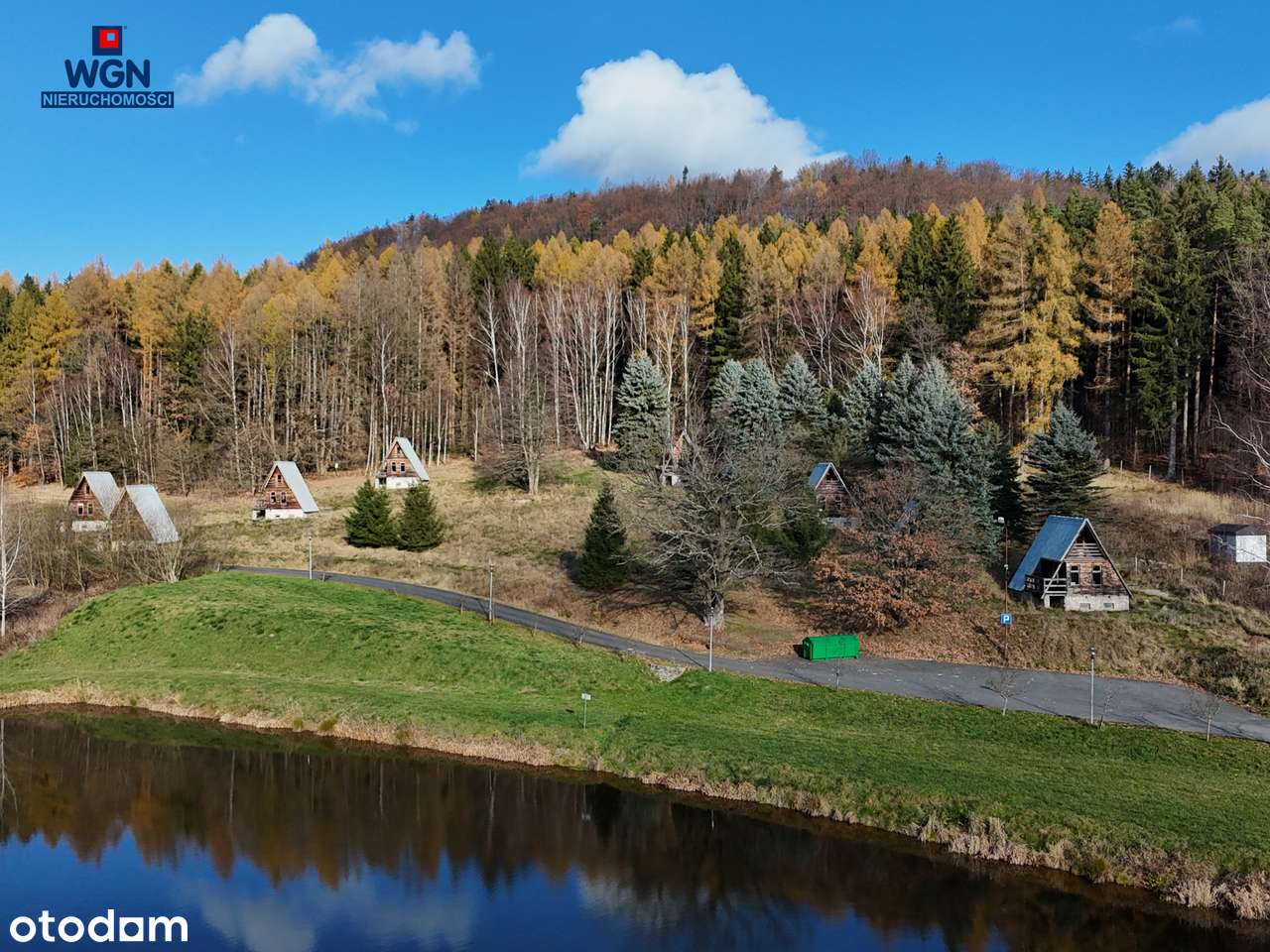 Grunt zabudowany 10-ma domkami nad jeziorem - na sprzedaż.-10