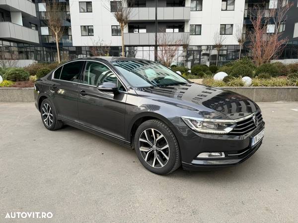 Volkswagen Passat 1.6 TDI DSG Comfortline - 1