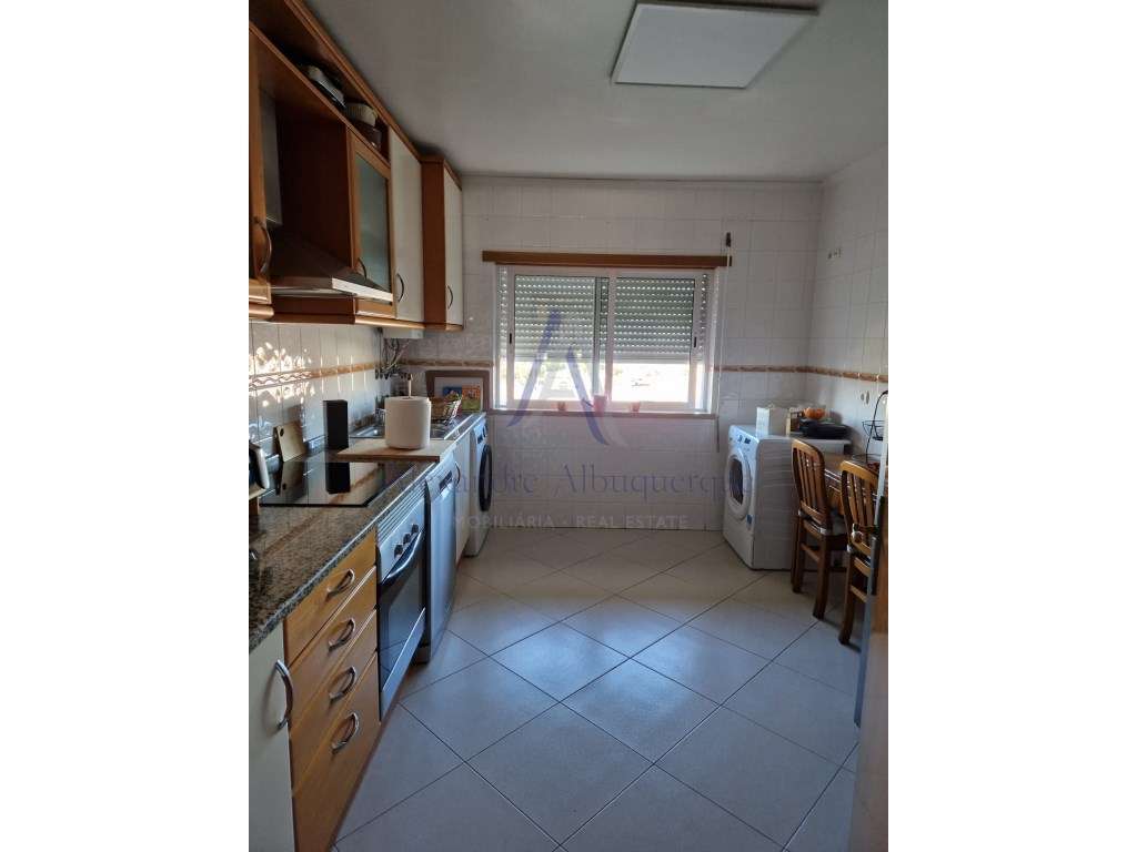 Apartamento T2 com lugar de Garagem e Elevador-9