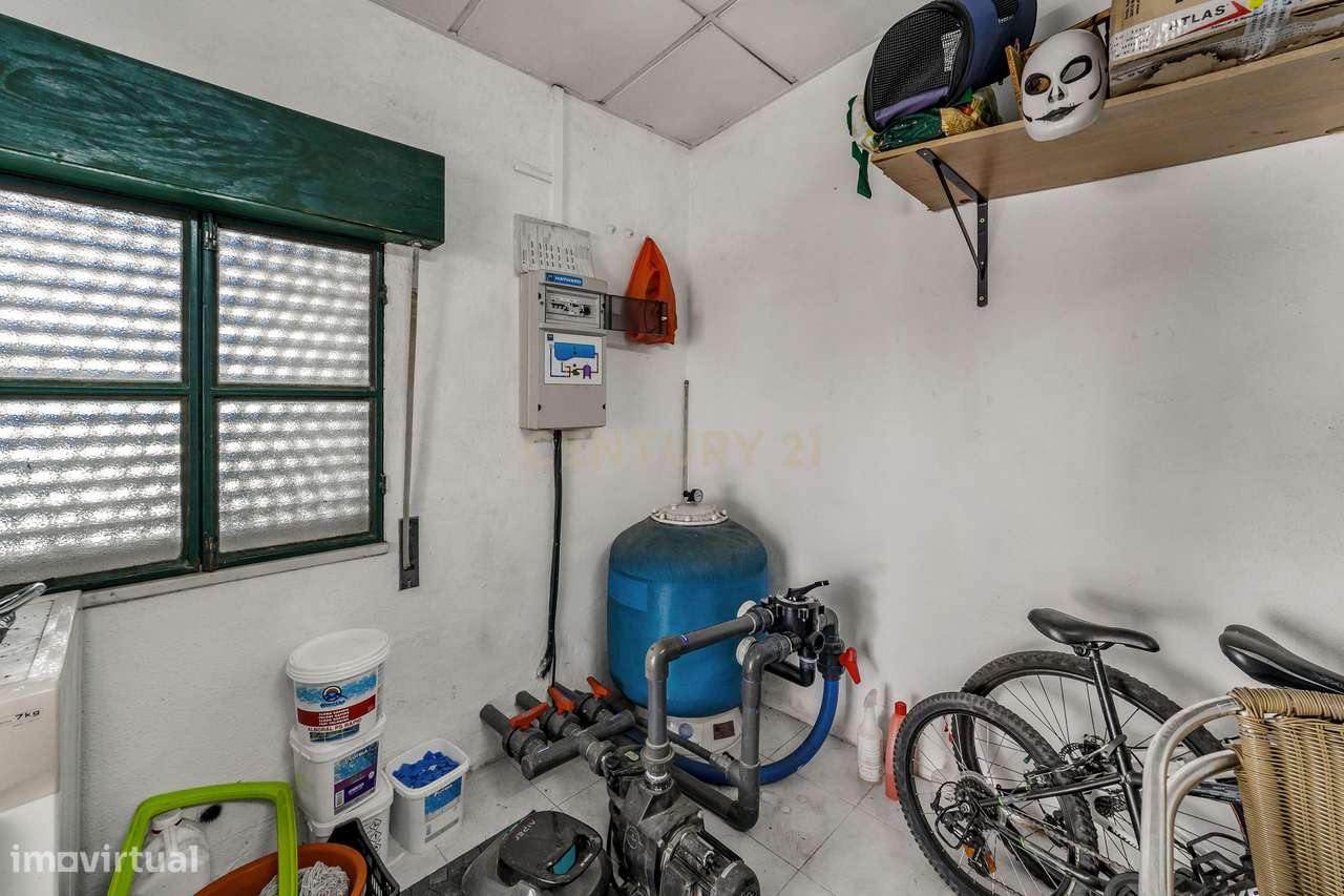 MORADIA T5 COM GARAGEM E PISCINA, 327 M² DE TERRENO PARA USUFRUIR-28