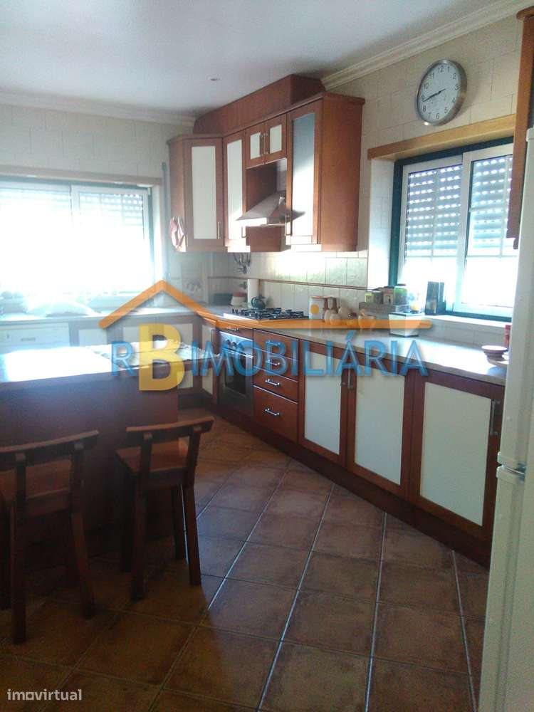 Moradia V3 na Nazaré - Grande imagem: 4/13