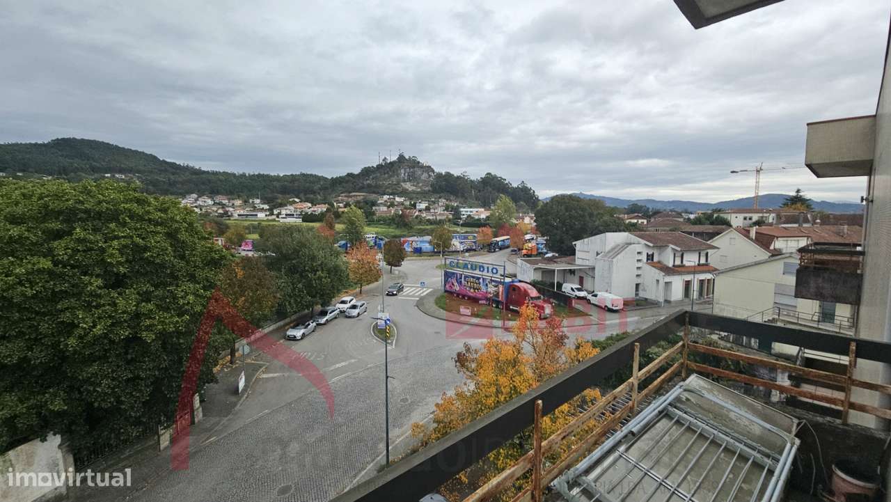 Apartamento T3 com 3 frentes, varandas e garagem fechada – Amares-17