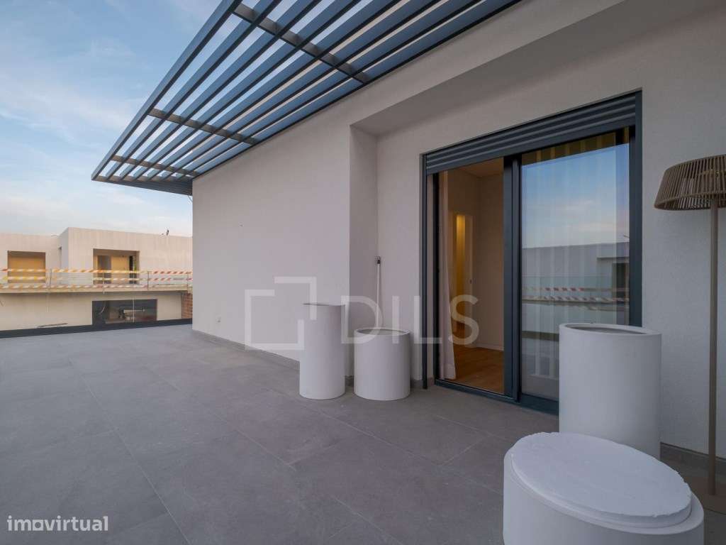 Moradia T3 com garagem e piscina na Herdade do Meio, Amora - Grande imagem: 2/68