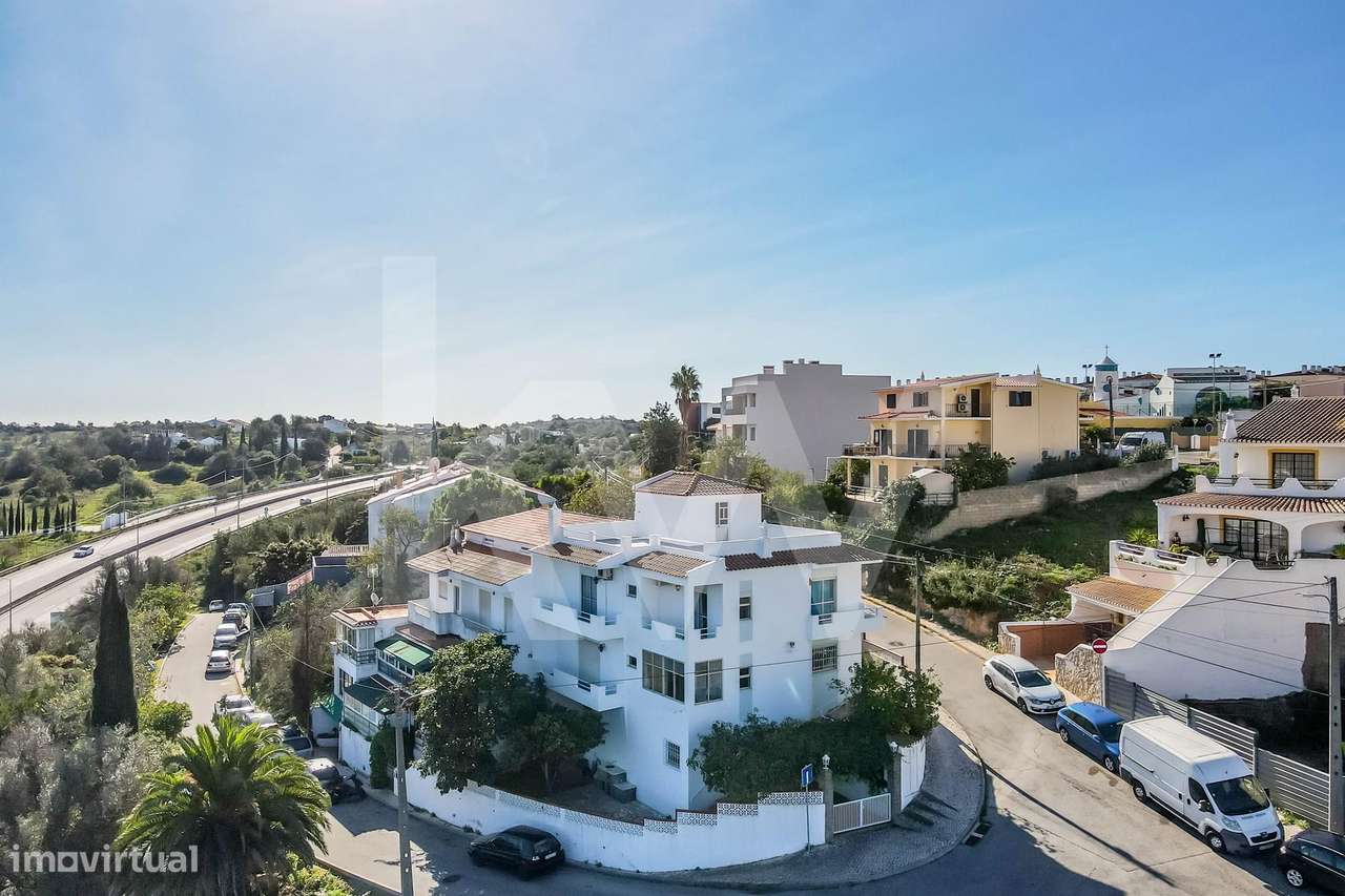 Moradia T4 com 2 Suítes, Garagem e Terraço - Ladeira do Vau, Portimão - Grande imagem: 3/60