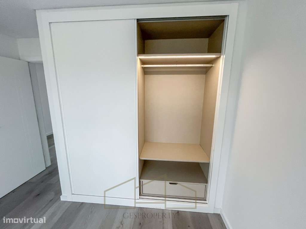 Moradia T4 Isolada Sobreda-17