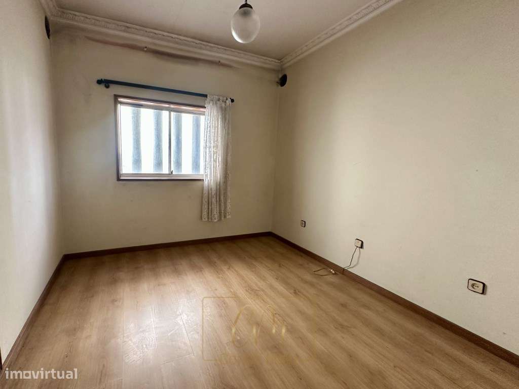 Moradia T4 c/Garagem junto ao rio-8