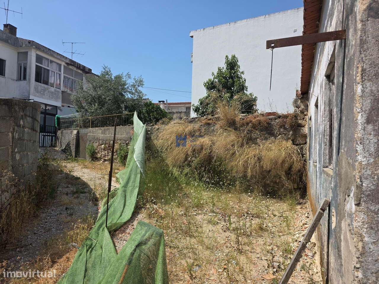 Moradia em ruina com logradouro Ourém-2