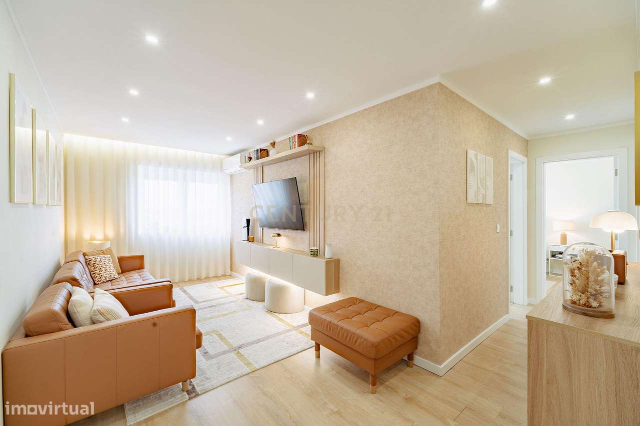 Apartamento T2 Remodelado na Torre da Marinha-12