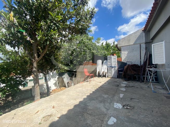 Moradia T2 com sótão aproveitado no Bairro da CAR em Camarate, Loures-19