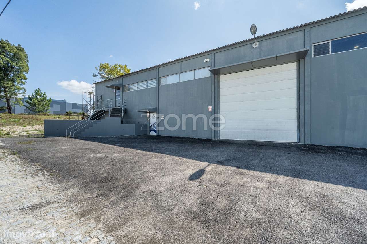 Armazém, 1 100 m², Sandim, Olival, Lever e Crestuma - Grande imagem: 2/43