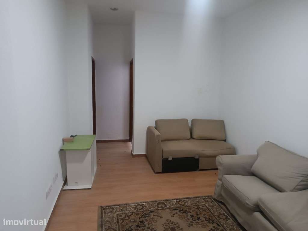 Espaço Comercial com +10 divisões, composto por várias divisões com...-14