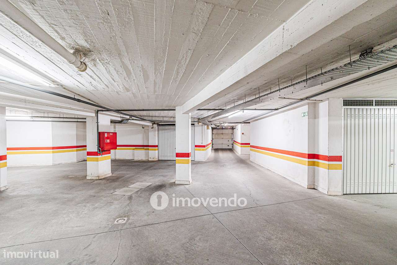 Apartamento T2 com garagem em condomínio com jardim, Paço de Arcos-27
