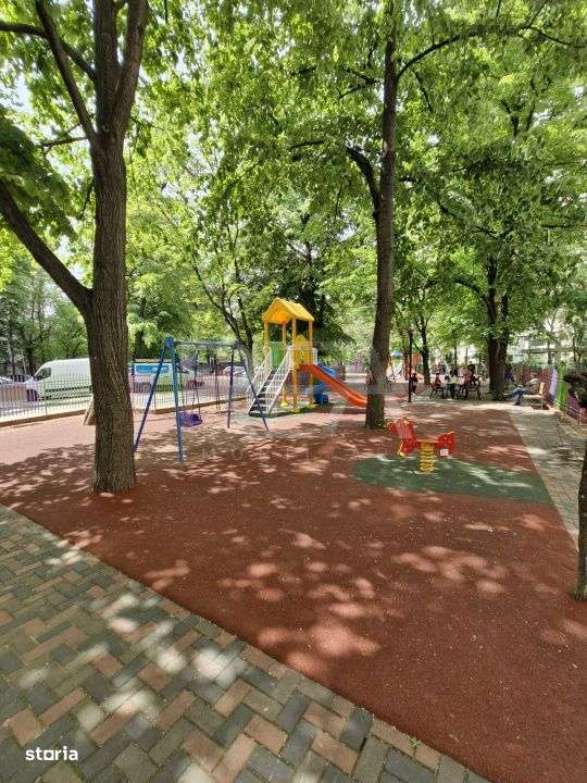 Apartament cu 3 camere de vanzare langa Park Lake la 130000 de euro - Imagine principală: 2/19