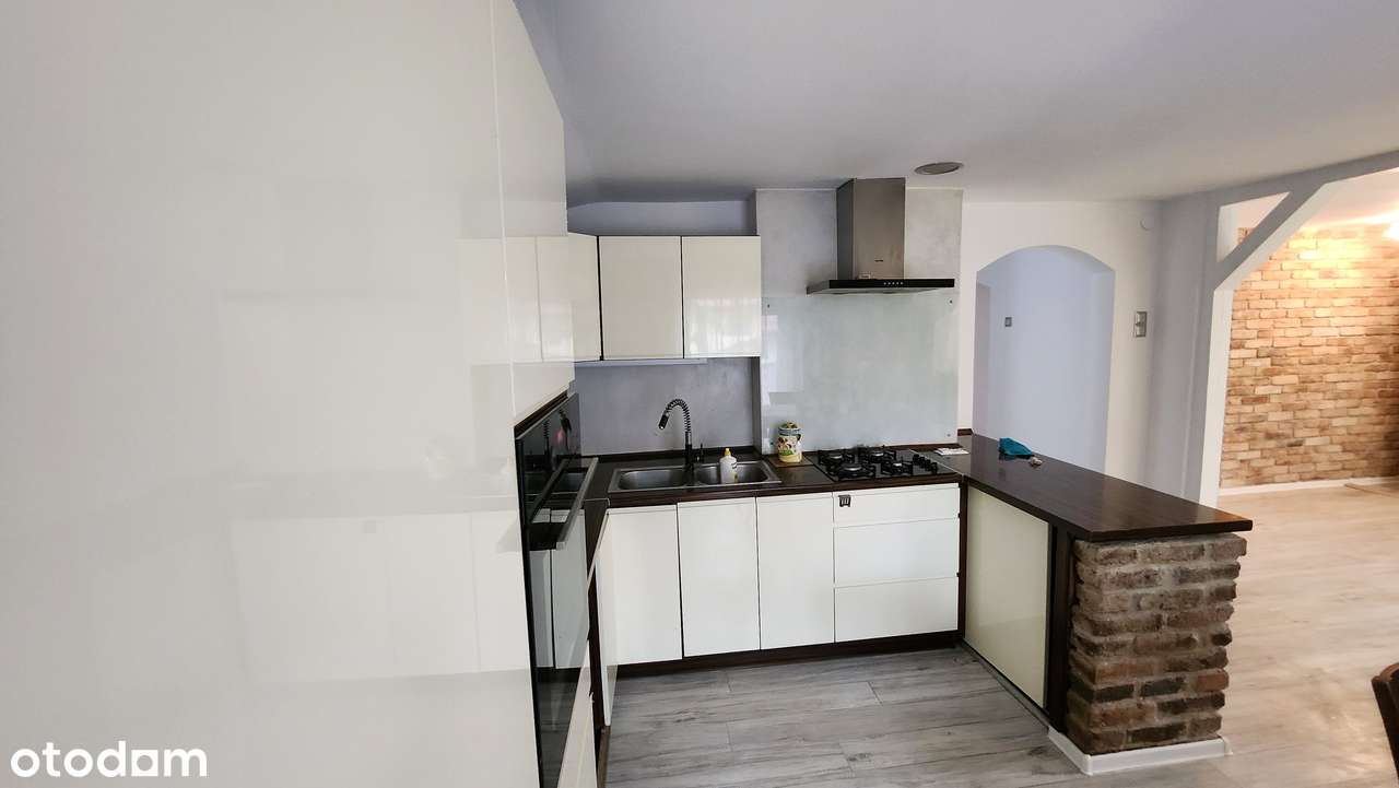 Przestronne 4-pokojowe mieszkanie z ogrzewaniem gazowym-0