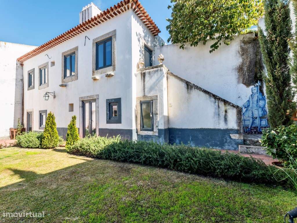Moradia T4+1 no Centro da Vila Nogueira de Azeitão-45