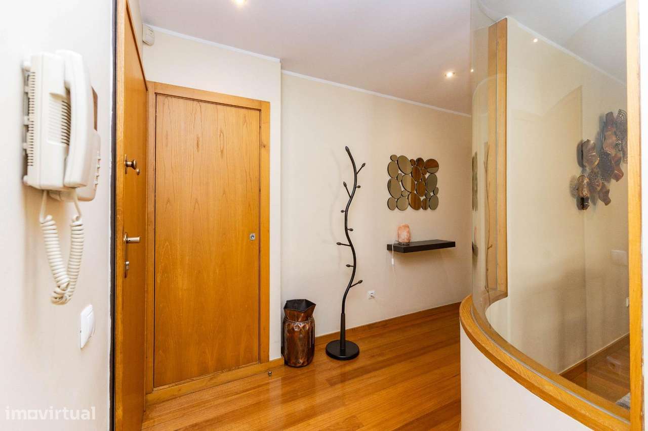 T3 Último Piso c/ Varanda, Garagem e Arrumos. Av. Altino Coelho,...-15