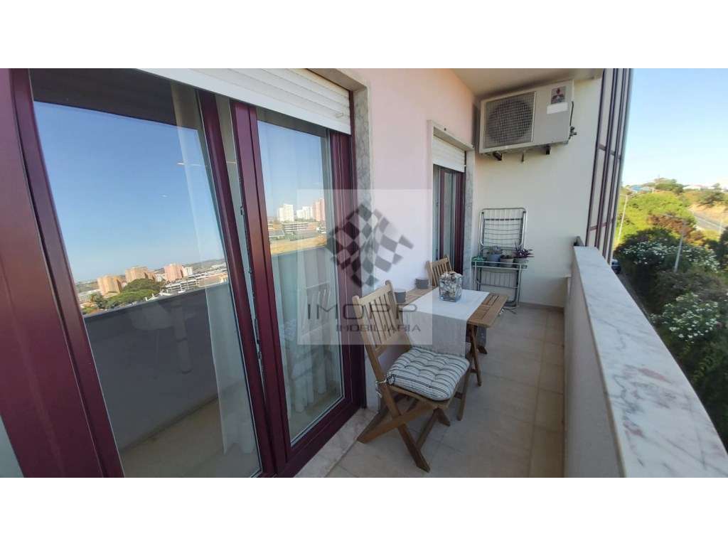 Fabuloso T4 na Radial em Odivelas com estacionamento!-36