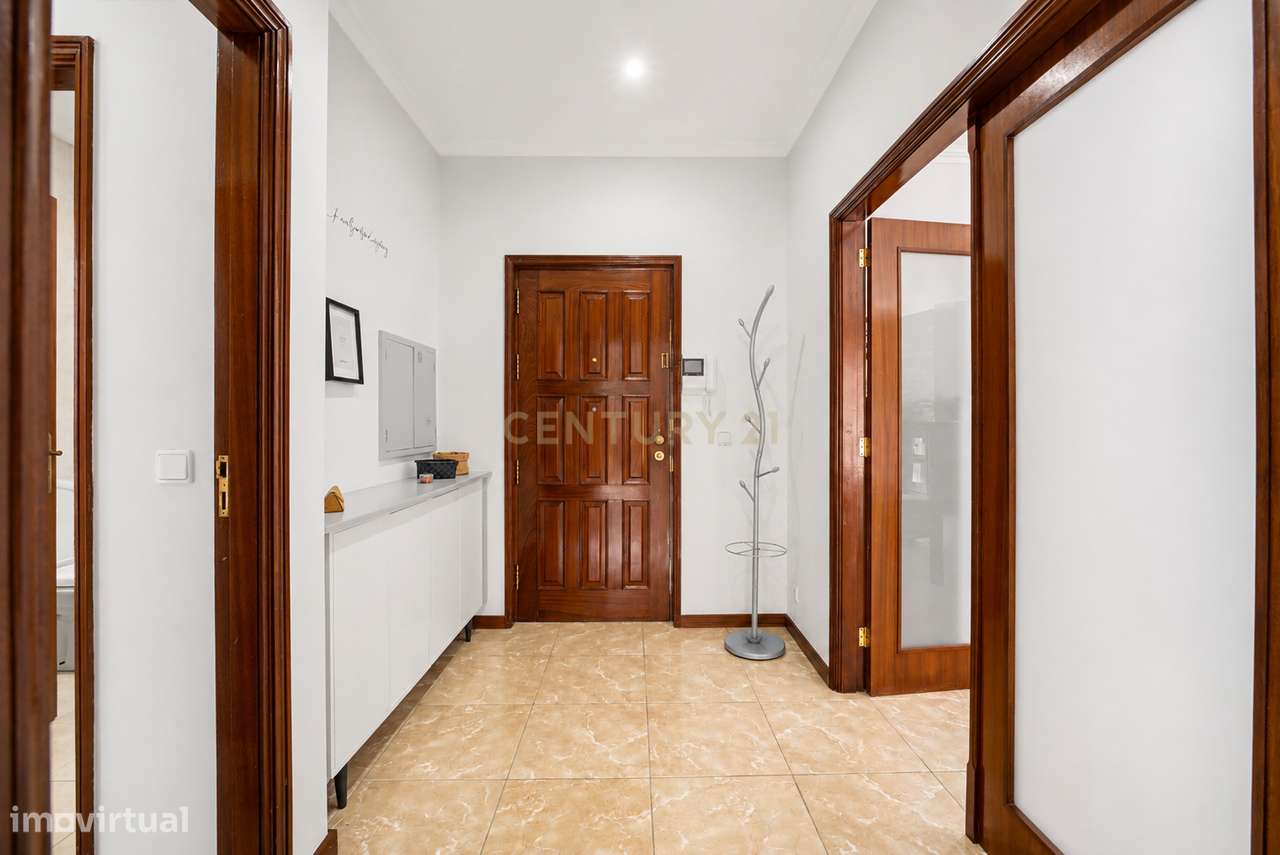 Apartamento T2 em Vila Nova de Gaia com Garagem e Elevador-15