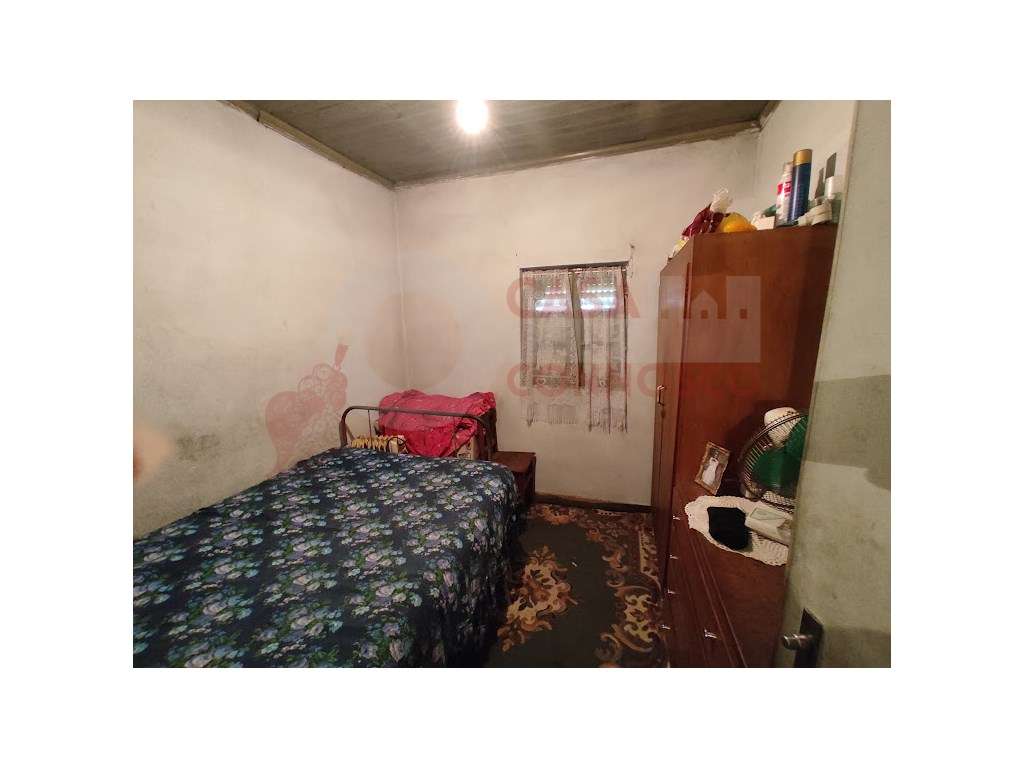 Moradia M3 com pátio e terreno com poço-9