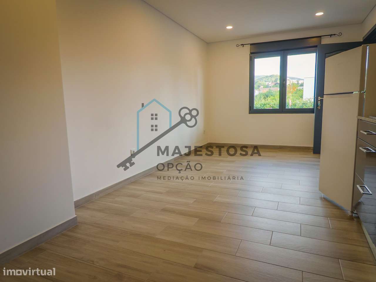 Moradia com 4 Apartamentos T1 — Gualtar, Braga-15