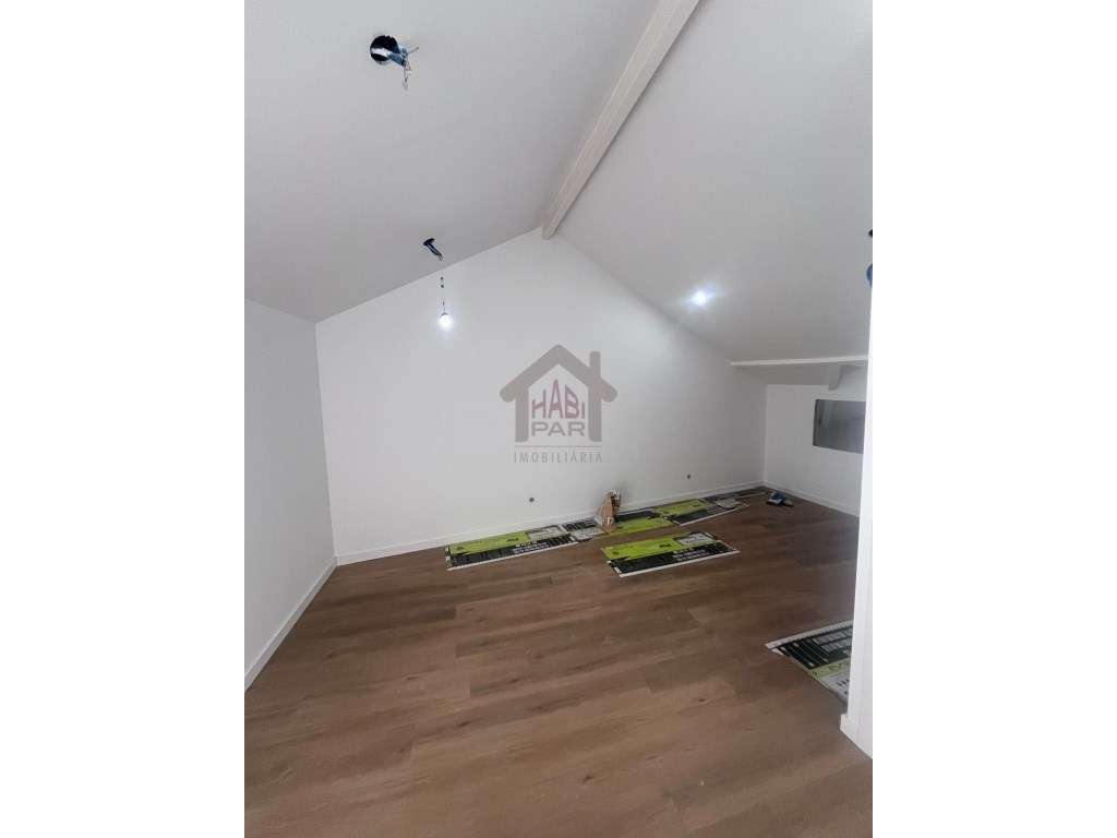 Excelente Moradia T3+1 Centro de Benavente-30