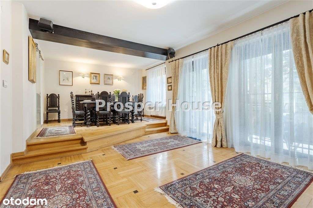 Dom z ładną zagospodarowaną działką.-1