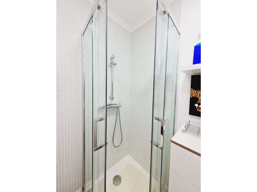 Vende-se T2 com ótima vista de mar-15