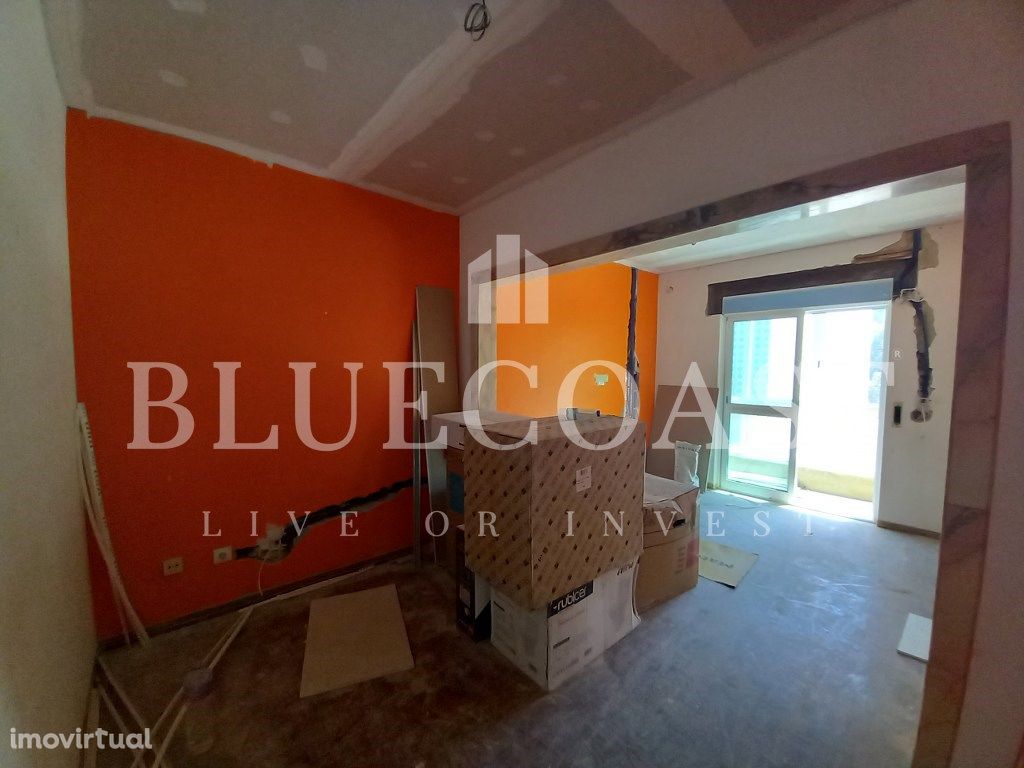 APARTAMENTO T2 TOTALMENTE REMODELADO!...