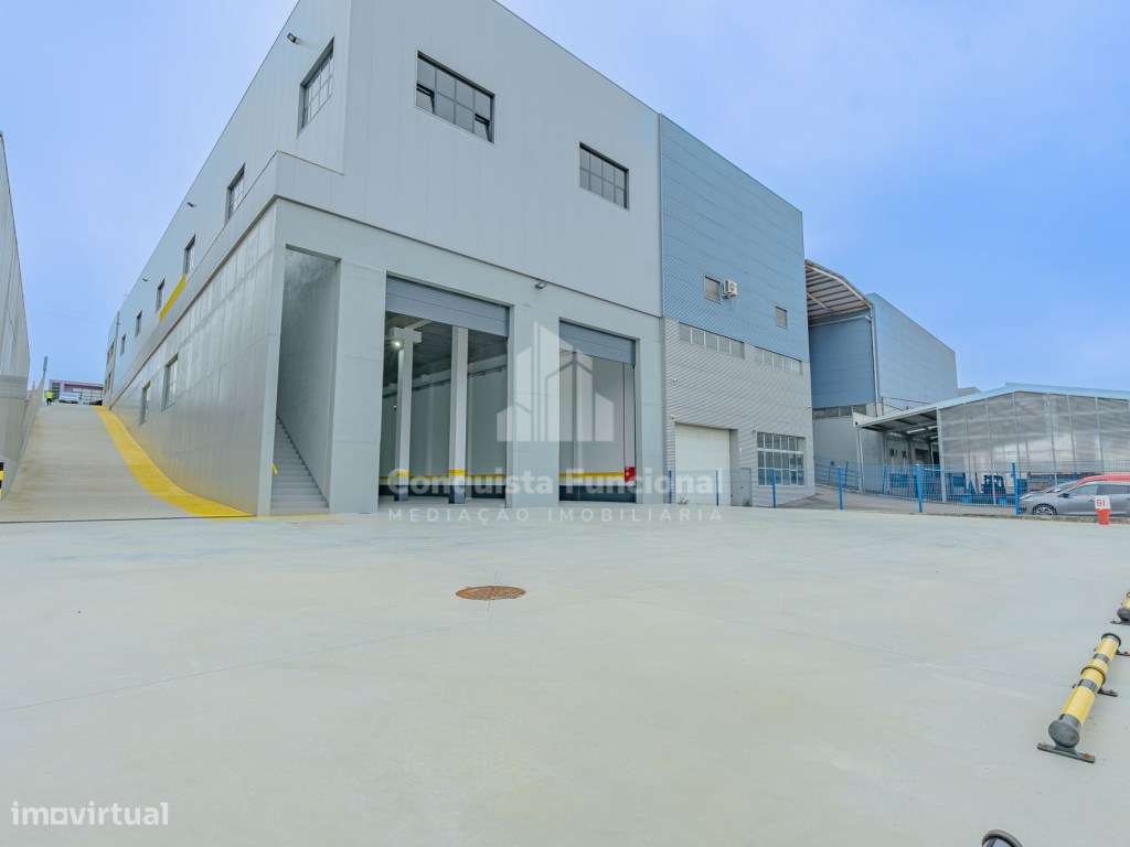 Pavilhão Industrial Moderno - Z.I. Vila Maior, S.M. Feira-0