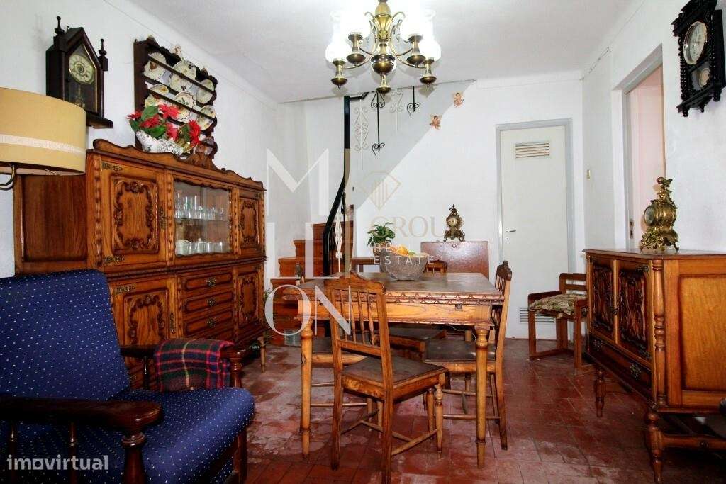 Moradia de Gaveto com Herança Medieval no Centro Histórico de Castelo - Grande imagem: 5/25
