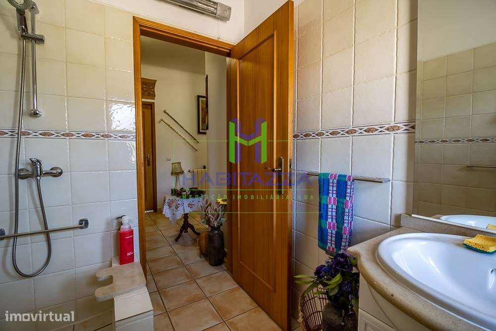 Fantástica Moradia Térrea T3+1, com piscina, grande jardim, e garagem,-40