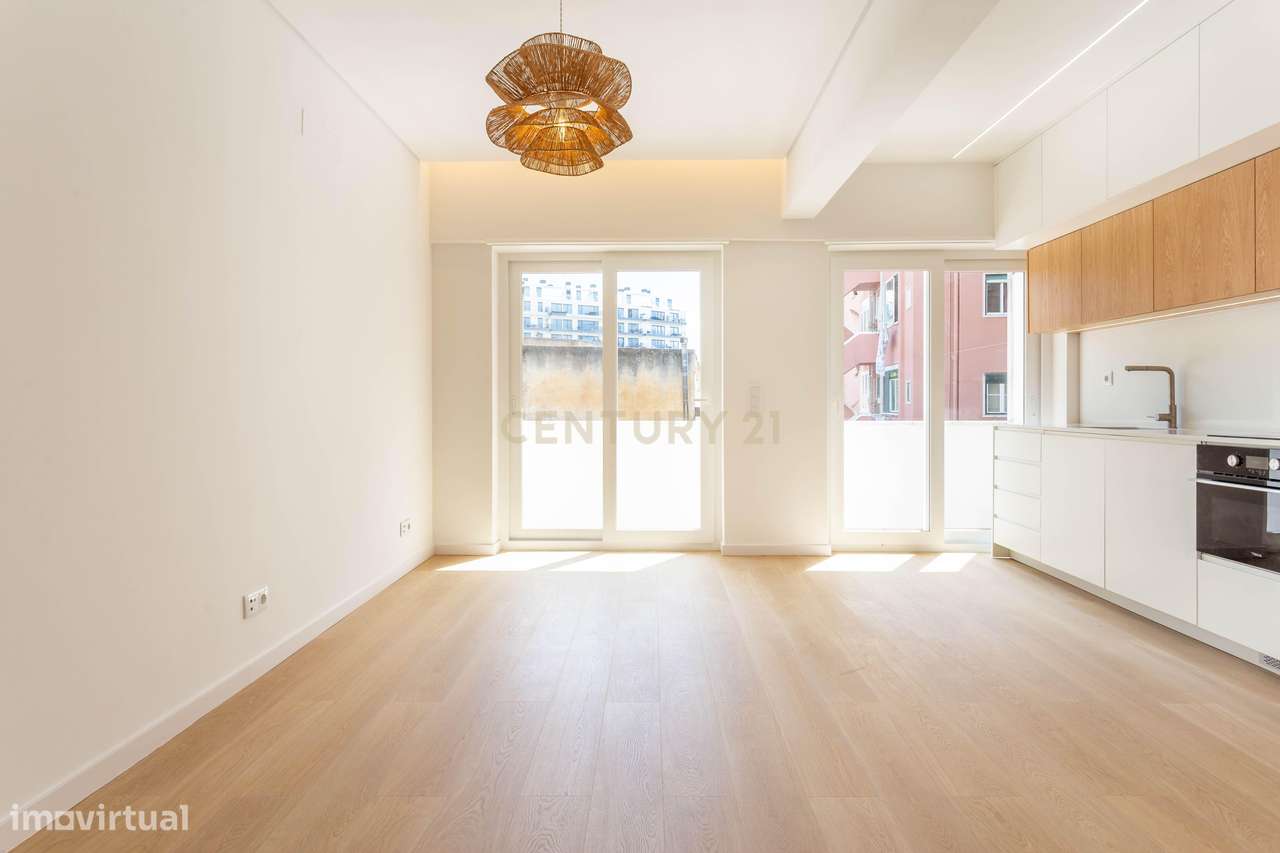 T2 Totalmente Remodelado | Rua da Senhora da Glória – Lisboa-8