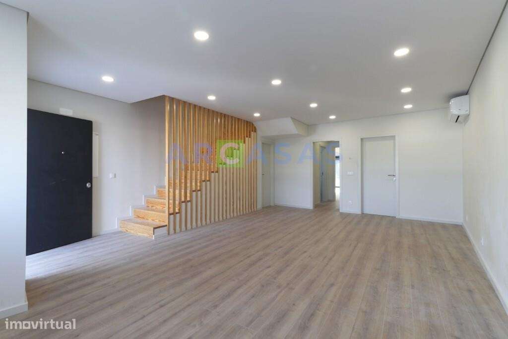 Andar moradia T3 duplex com terraço e 2 garagens em Alfena, Valongo - Grande imagem: 4/28