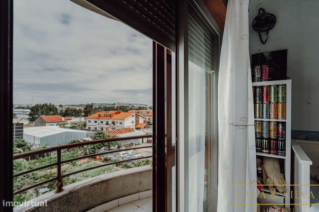 Apartamento T2+1 com garagem  no centro de Canelas-26