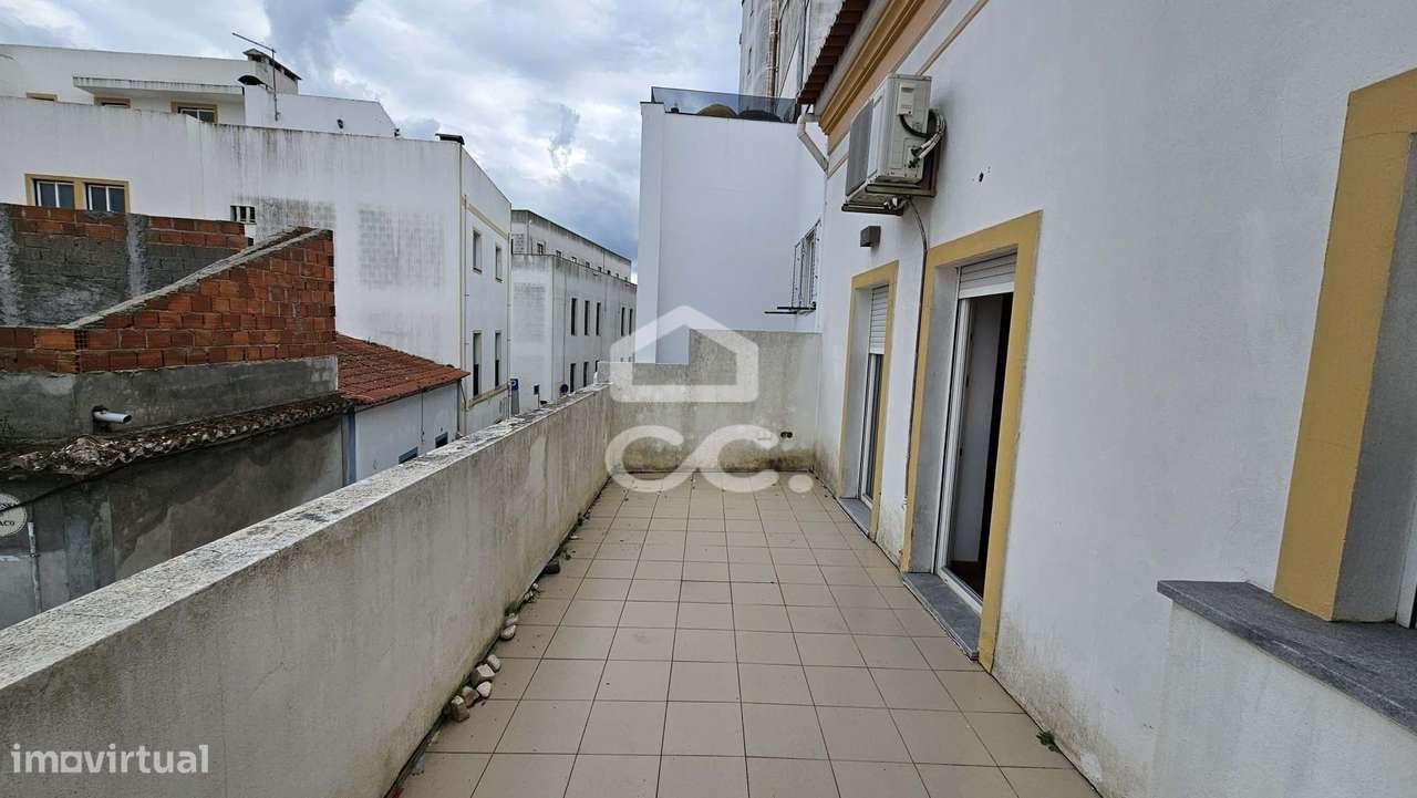 Andar de moradia V3 com terraço, localizada perto da biblioteca-29