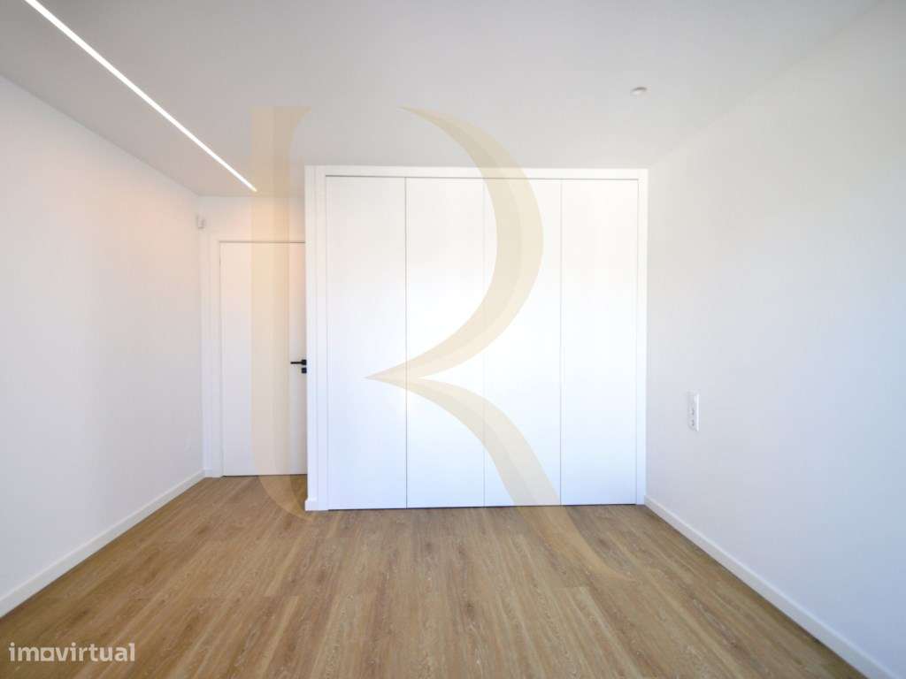 Moradia T3 isolada com piscina, churrasqueira e garagem na Aroeira-31