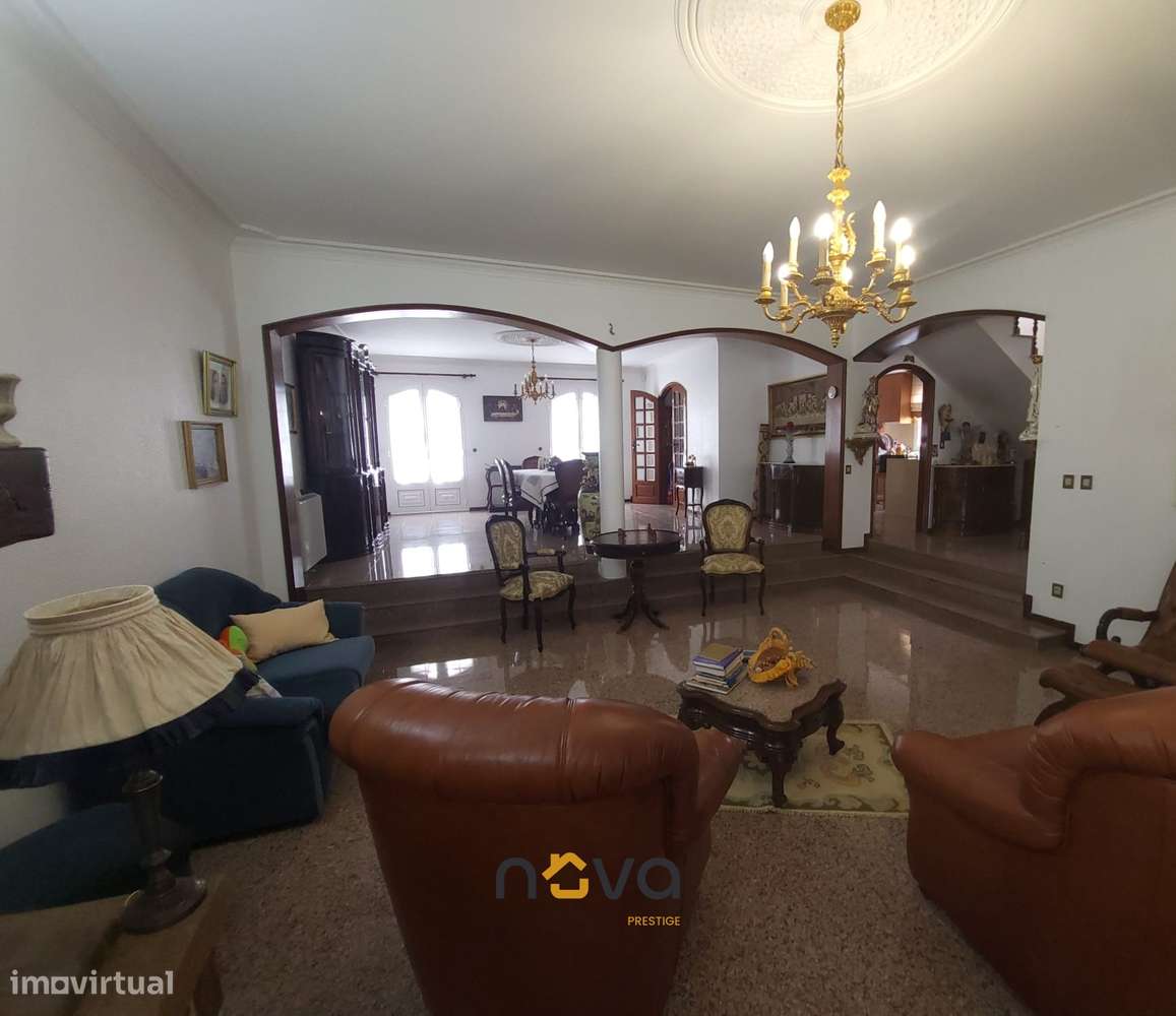 Moradia T4+2 de quatro frentes, próxima da zona balnear - Grande imagem: 4/43