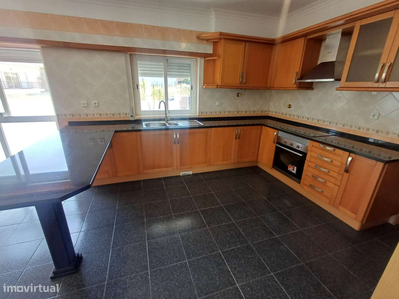 Excelente Moradia T4 garagem jardim Sampaio Sesimbra-13