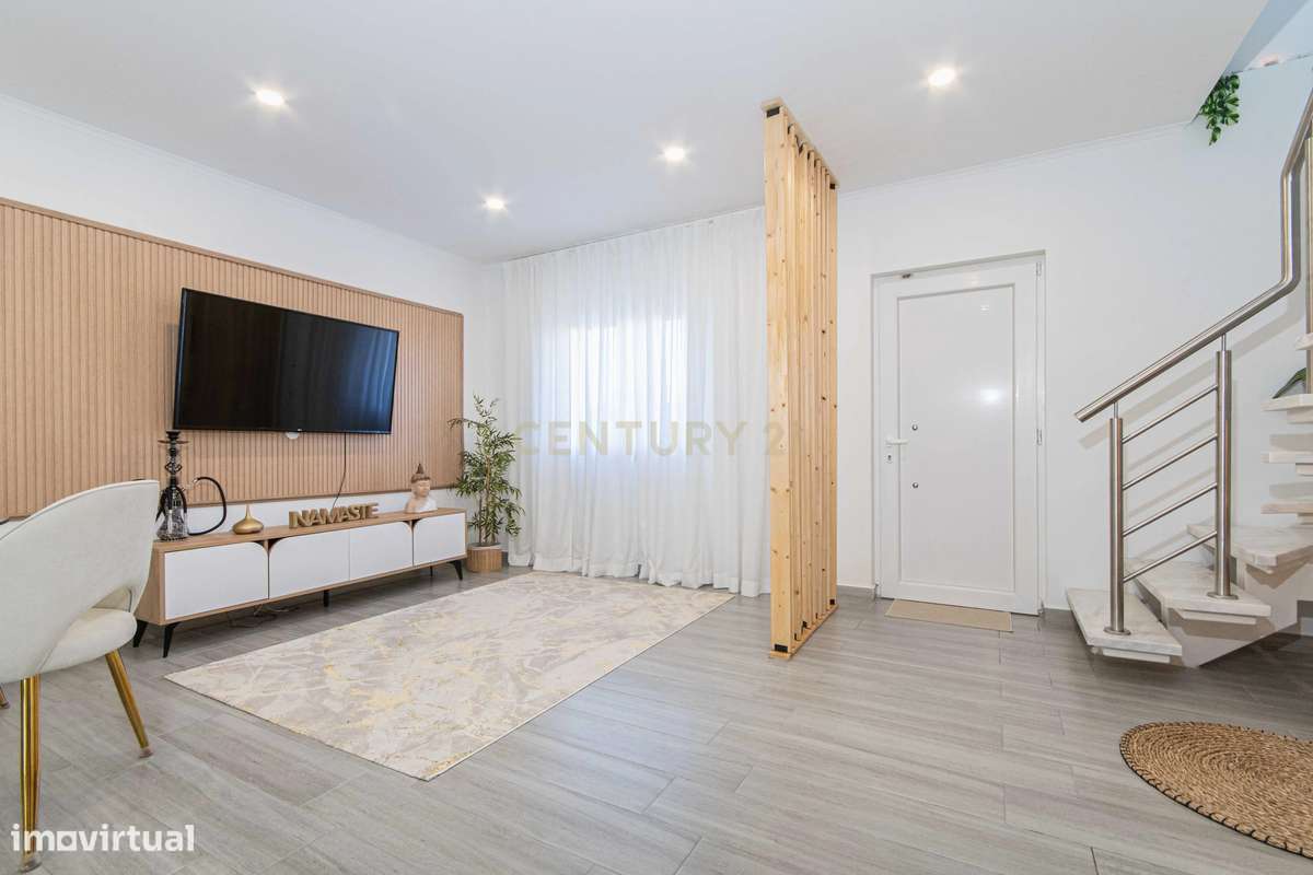 Moradia em Banda nova totalmente mobiliada – Quinta do Conde-17