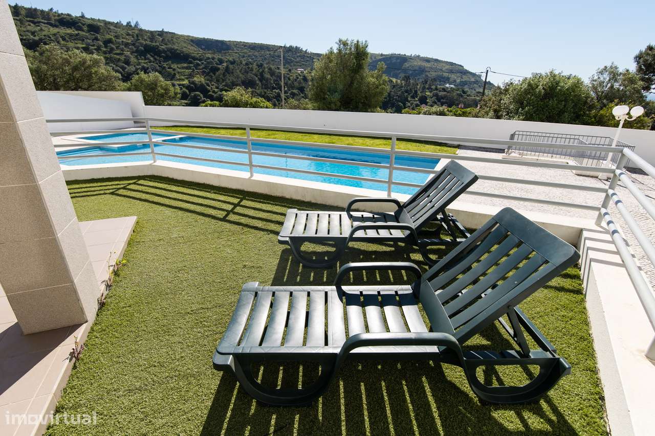 Apartamento T2 logradouro piscina vista mar e vila Sesimbra-12