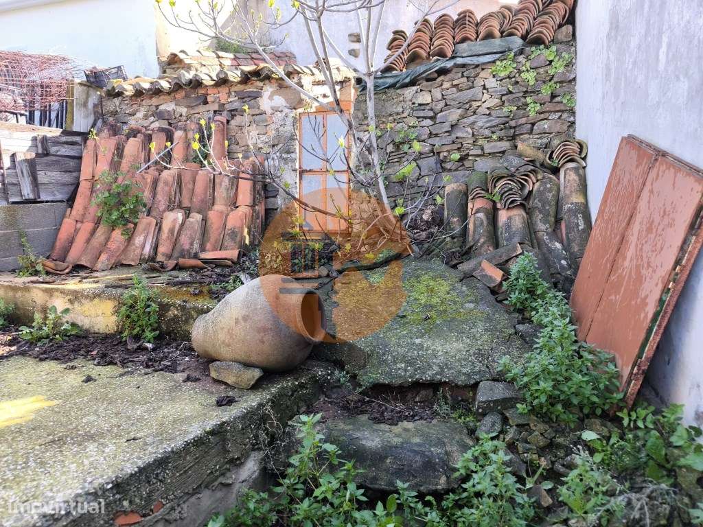 MORADIA EM RUINA PARA RECONSTRUIR - COM LOGRADOURO - VISTA MAR - QU... - Grande imagem: 5/46