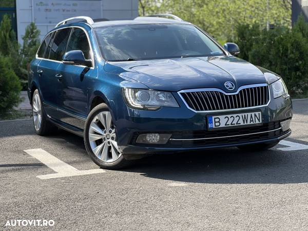 Skoda Superb Combi 2.0 TDI 4X4 Elegance - 3