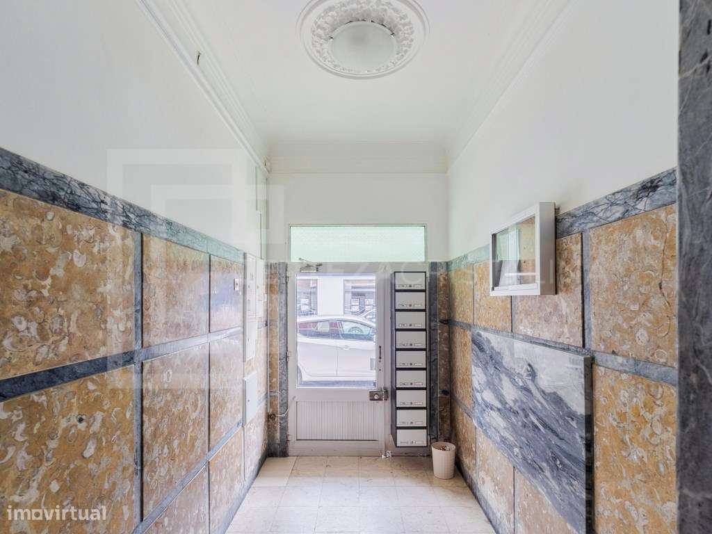 Apartamento T3 com varanda em gaveto no Barreiro-22