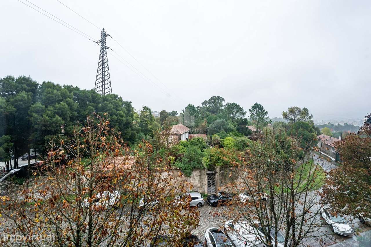 T3 Renovado | 2 Frentes | Varanda | Garagem e Arrumos – Porto junto à-21