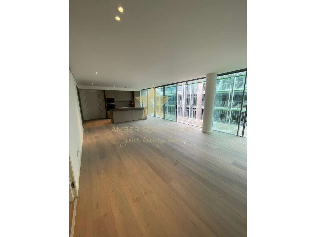 Espaçoso Apartamento de 2 Quartos com Amplo Terraço - Grande imagem: 2/10