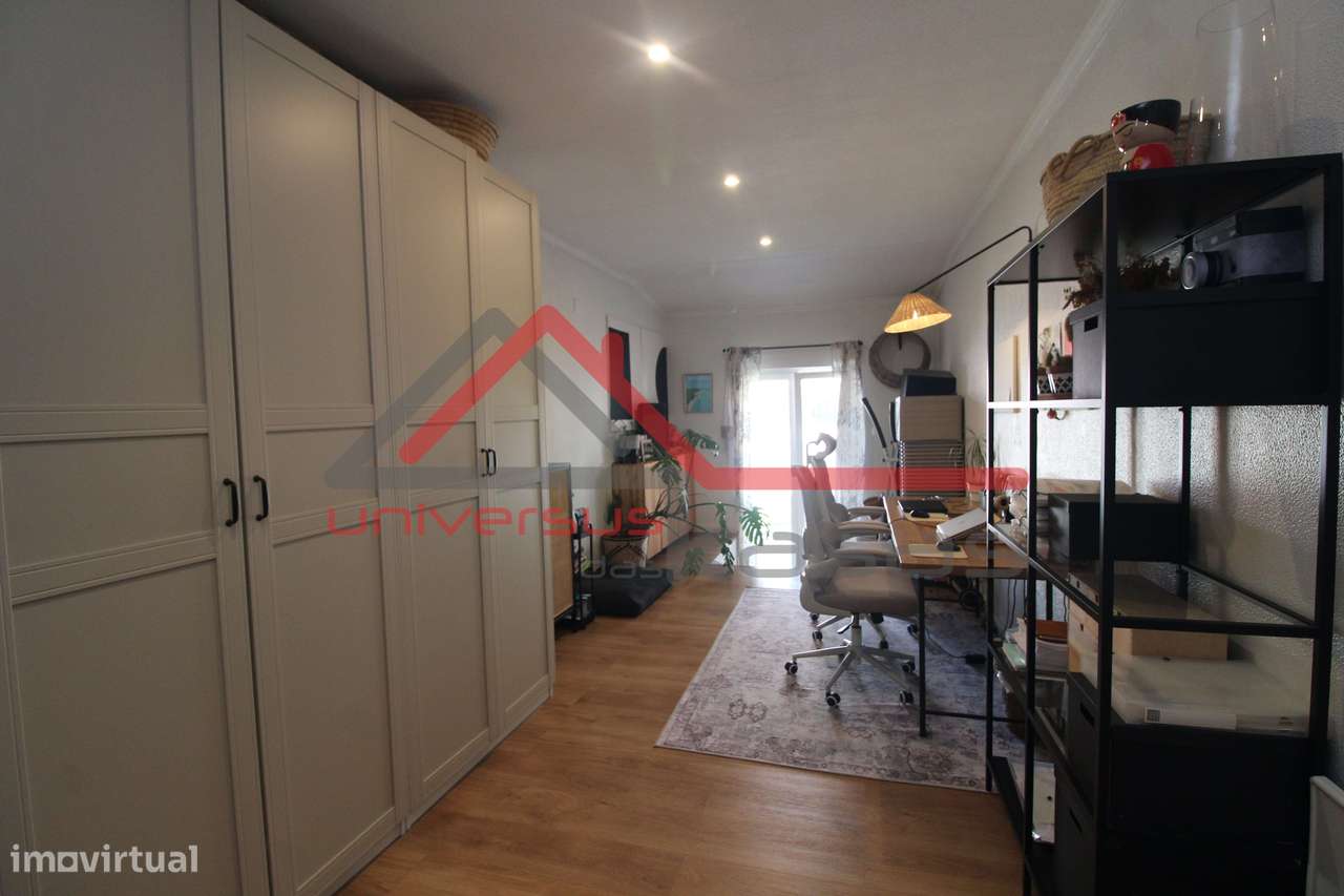 Moradia em Banda V4 com Jardim e Estacionamento na Quinta do Anjo-15